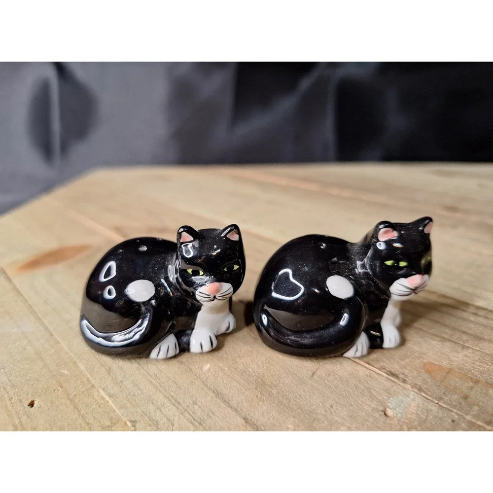 Vintage Takahashi Tuxedo Cat Pepper Shakers Set Black and White Ceramic Kittens
